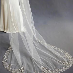 Extravagance Crystal Beaded Cathedral Veil